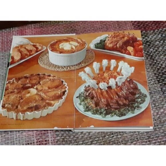 Cutco Cookbook, World's Finest Cutlery, Volume I; Copyright 1961 - Picture 5 of 9